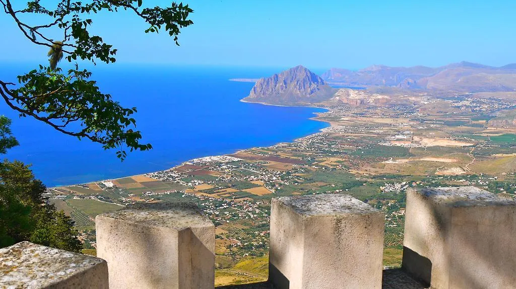 La Casa Degli Agrumi Trapani 0*,
